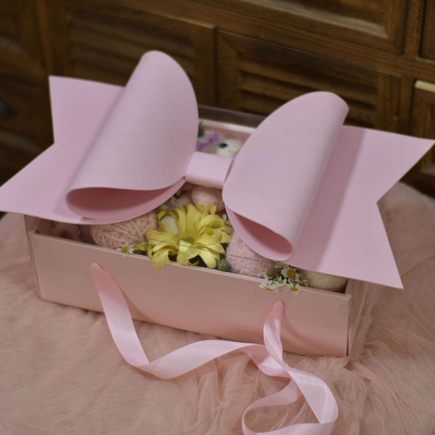 Luxury Ribbons Decorative Wired Ribbon Clear Packaging Flower Cake Box for Birthday Valentines Day