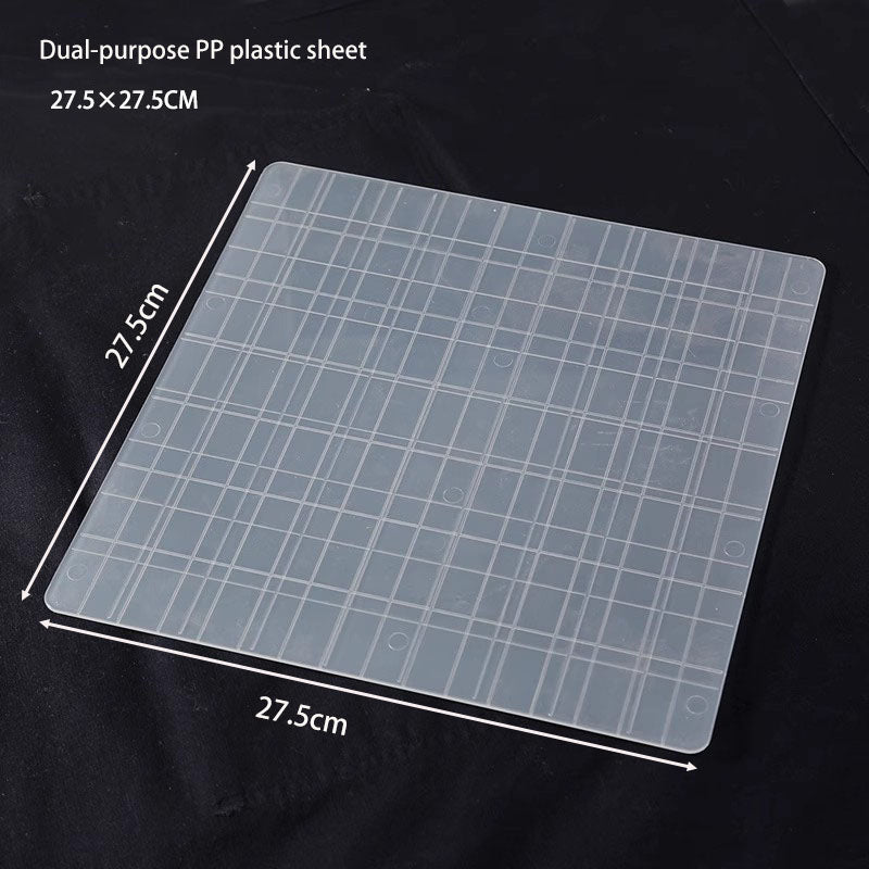 The special shaping mold for snowflake fudge and nougat is suitable for a 28x28cm baking pan.