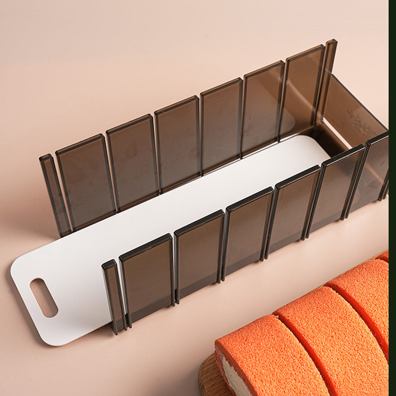 Specialized uniform division mold slicer for cutting cake rolls into pieces