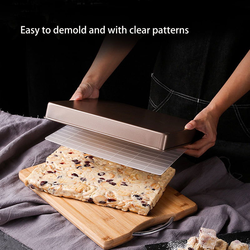 The special shaping mold for snowflake fudge and nougat is suitable for a 28x28cm baking pan.