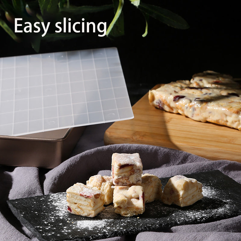 The special shaping mold for snowflake fudge and nougat is suitable for a 28x28cm baking pan.