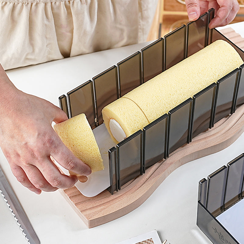Specialized uniform division mold slicer for cutting cake rolls into pieces