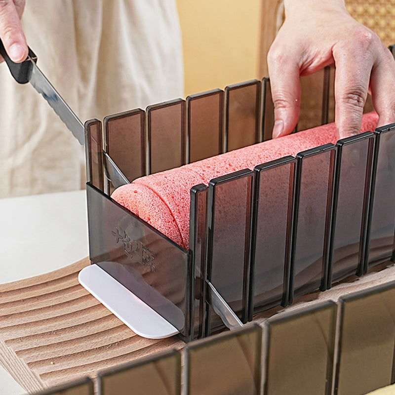 Specialized uniform division mold slicer for cutting cake rolls into pieces