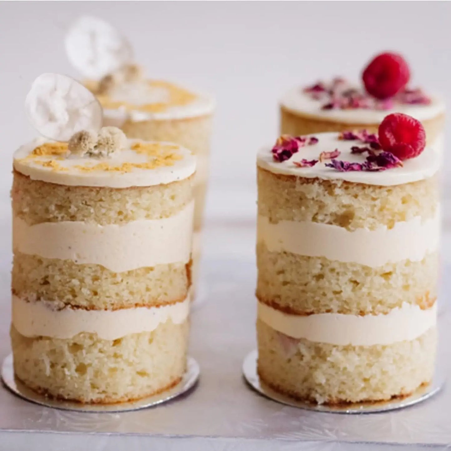Bestselling Food Grade Mini Gold Paper Mousse Cake Base with Gold Disposable Circular Cake Mat in Different Sizes